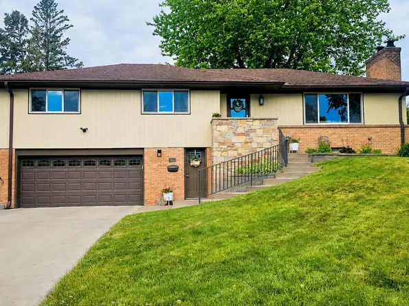 3404 Skycroft Dr, Saint Anthony, MN 55418