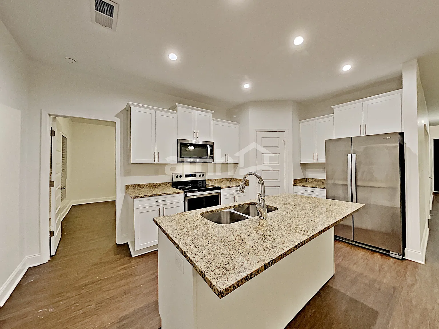 5 bed, 4.0 bath, 2369 sqft, $2,635 — Photo 3