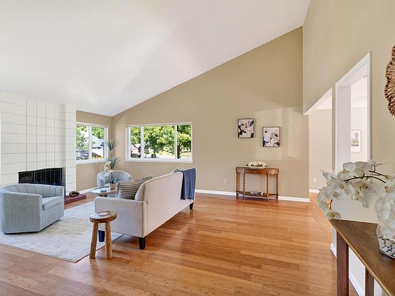 5th image of 2221 Knolls Drive