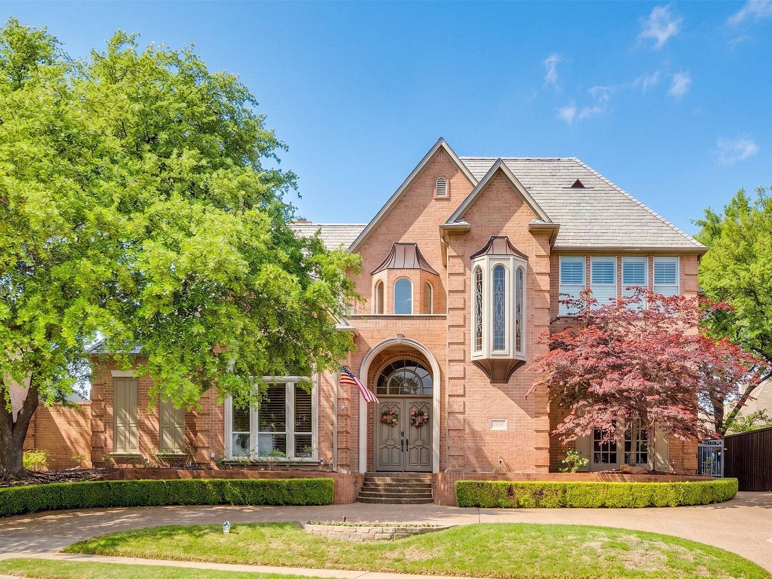 1809 Cliffview Dr