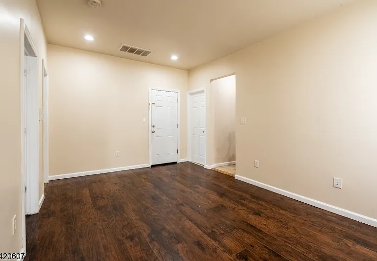 467 Hawthorne Ave #2 — Photo 8