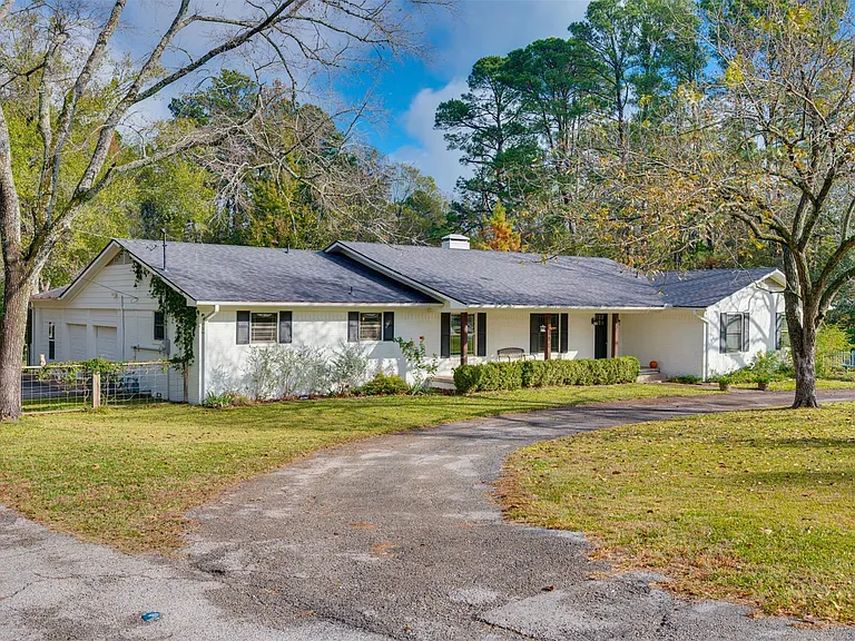215 Perryman Rd — Photo 6