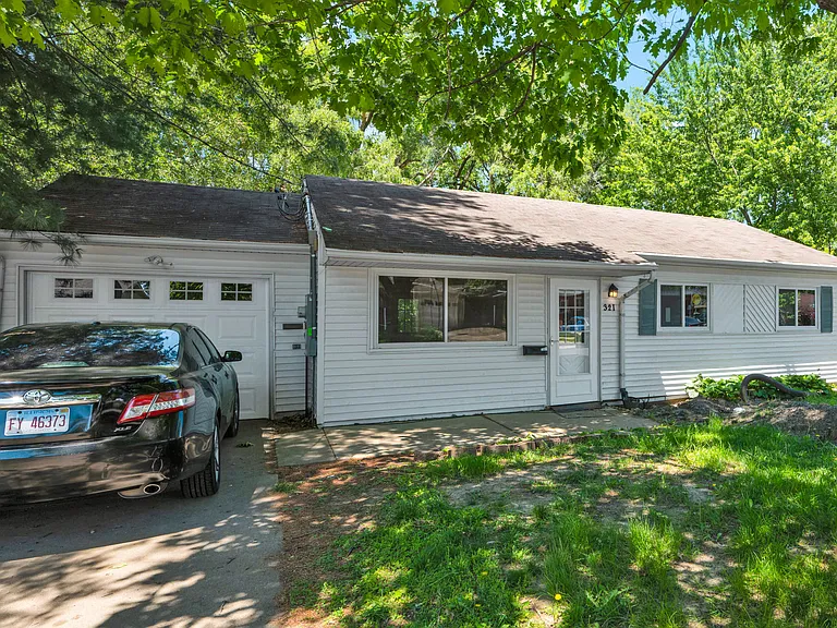 321 Arrow St — Photo 4