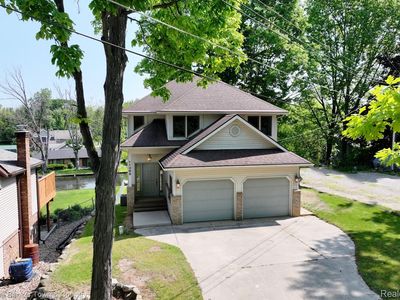 11265 N Shore Dr, Whitmore Lake, MI, 48189