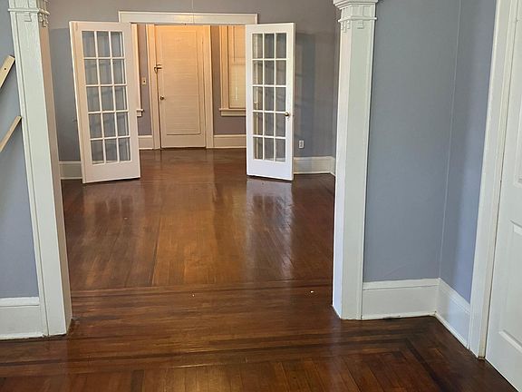 2nd image of 2562 College St