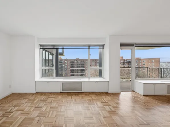 166-25 Powell Cove Boulevard image 8 of 37