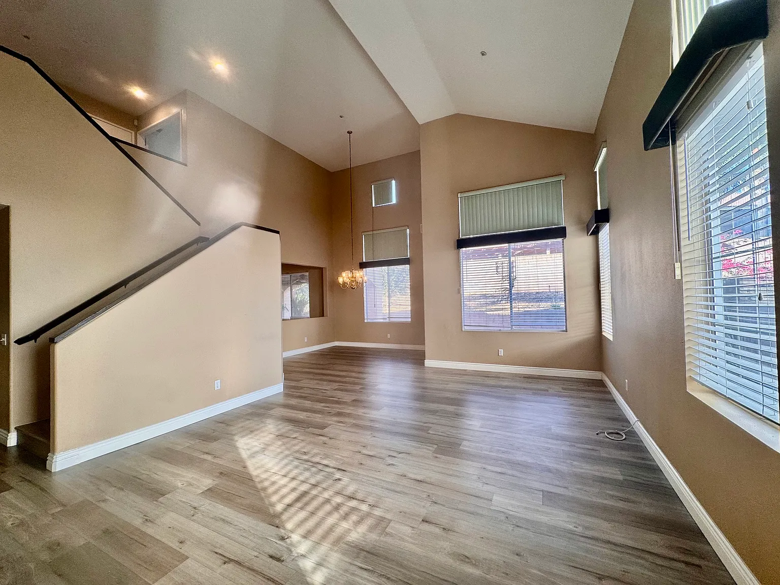 4 bed, 2328 sqft, $3,680 — Photo 3