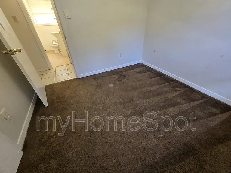 916 Twinbrook Ave — Photo 10