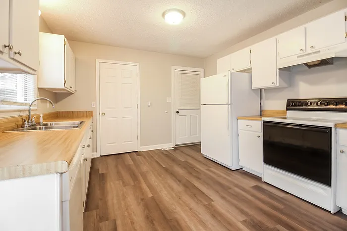 242 Pearson Rd — Photo 5