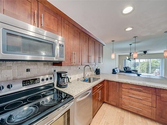 3rd image of 3050 N Palm Aire Dr APT 401