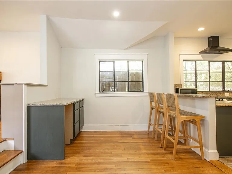678 Vernon Ave SE — Photo 11