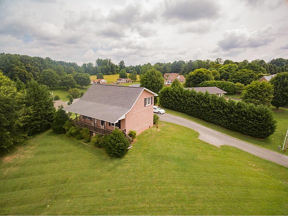 2nd image of 220 Sunny Slopes Dr