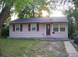 1907 SE Massachusetts Ave, Topeka, KS 66607