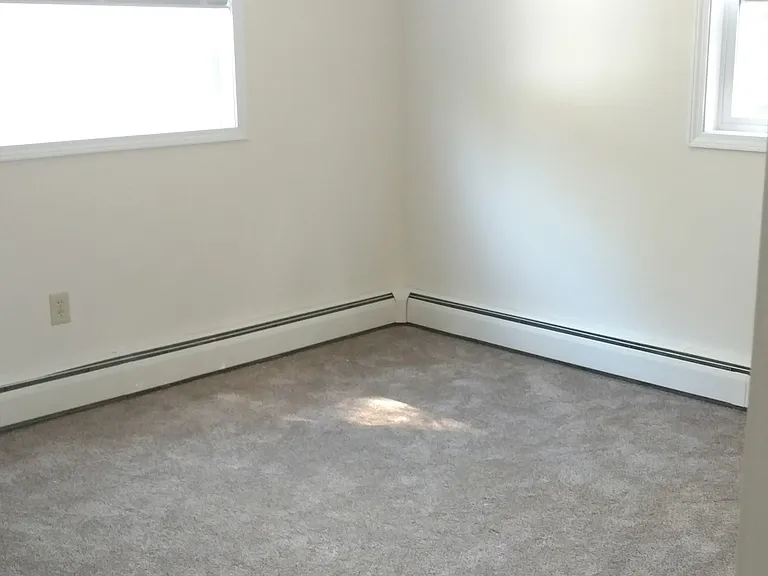 573 Silver Creek Rd — Photo 4