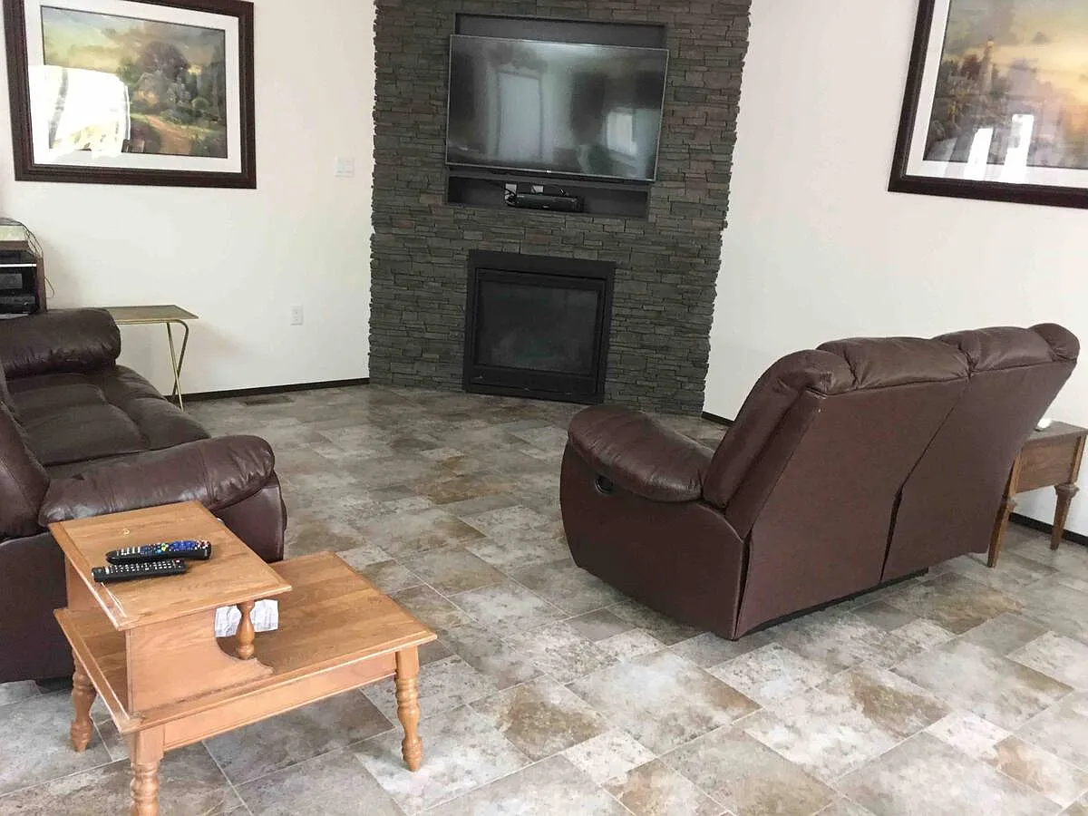3 bed, 1700 sqft, $2,500 — Photo 2