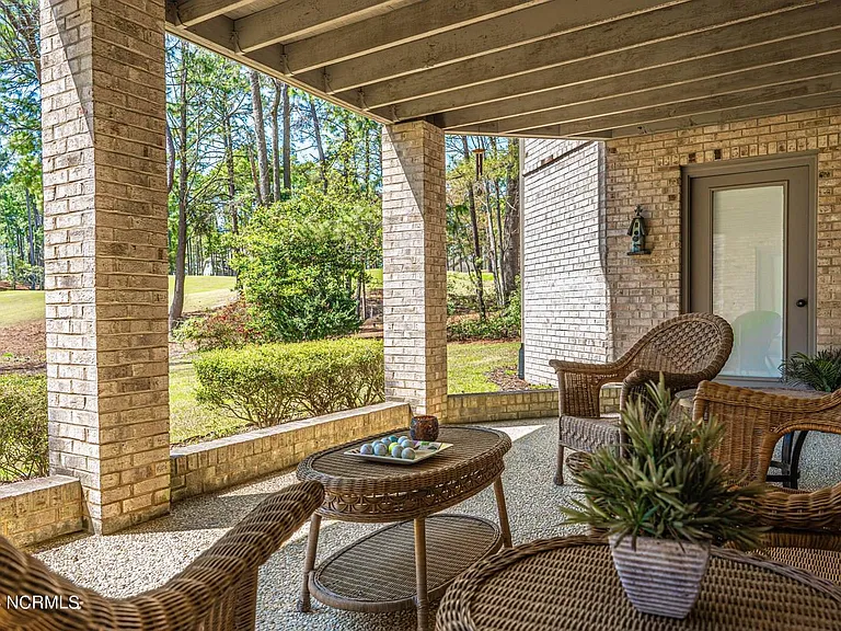 215 Plantation Dr — Photo 38