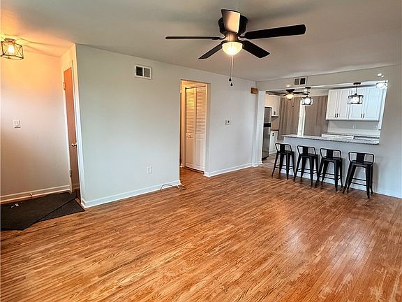 5th image of 302 Midland Ave