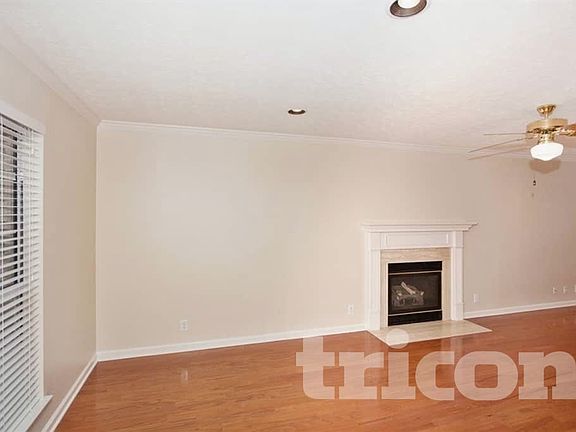 3rd image of 2041 Glastonbury Dr