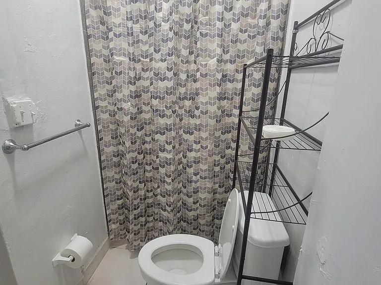 970 E 5th St #1 — Photo 9
