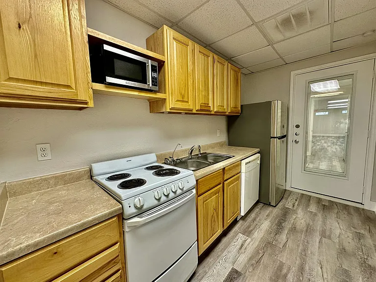 115 W College St #103 — Photo 14