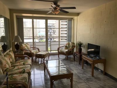 445 Kaiolu St APT 1106, Honolulu, HI, 96815