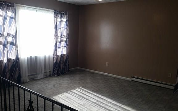 3rd image of 125 Evergreen Ln