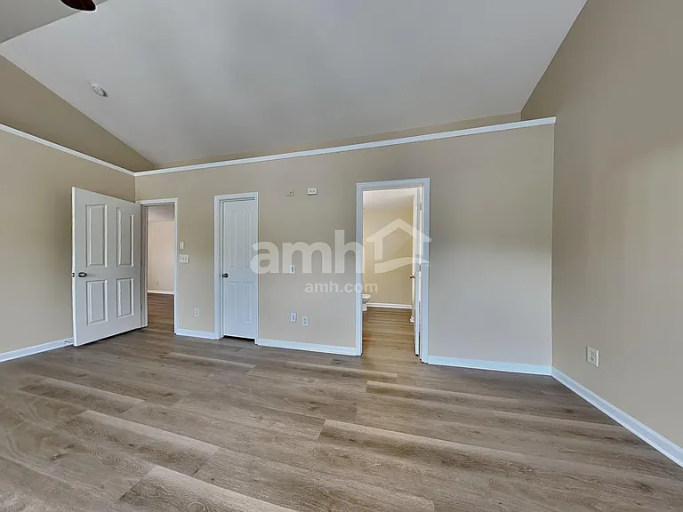 533 Wrayhill Dr — Photo 12