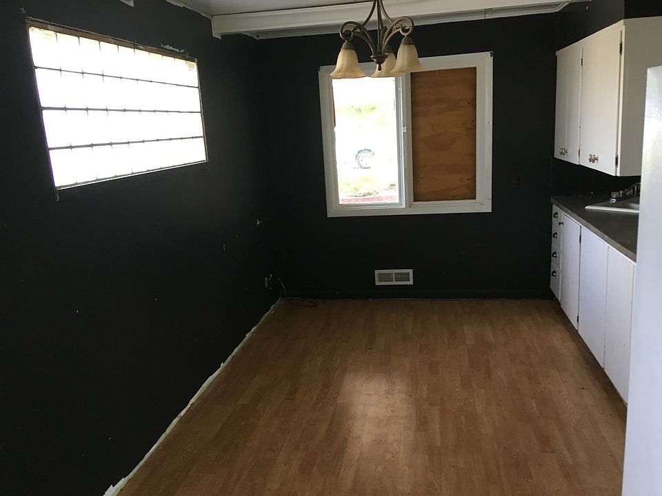 Dining room off kitchen