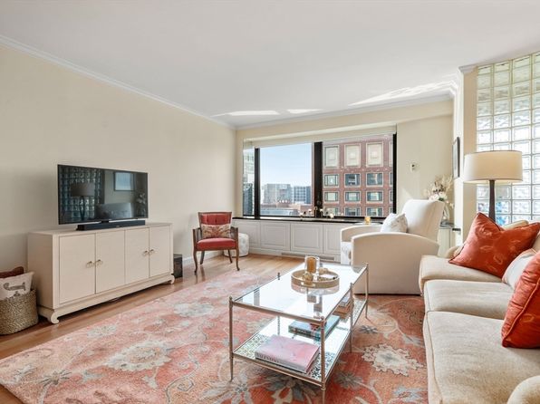 65 E India Row APT 18G