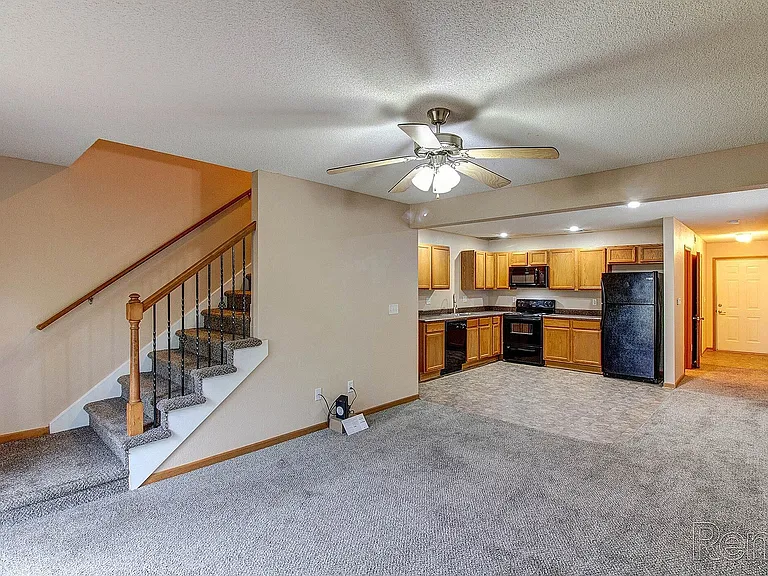 Dining & Kitchen Area