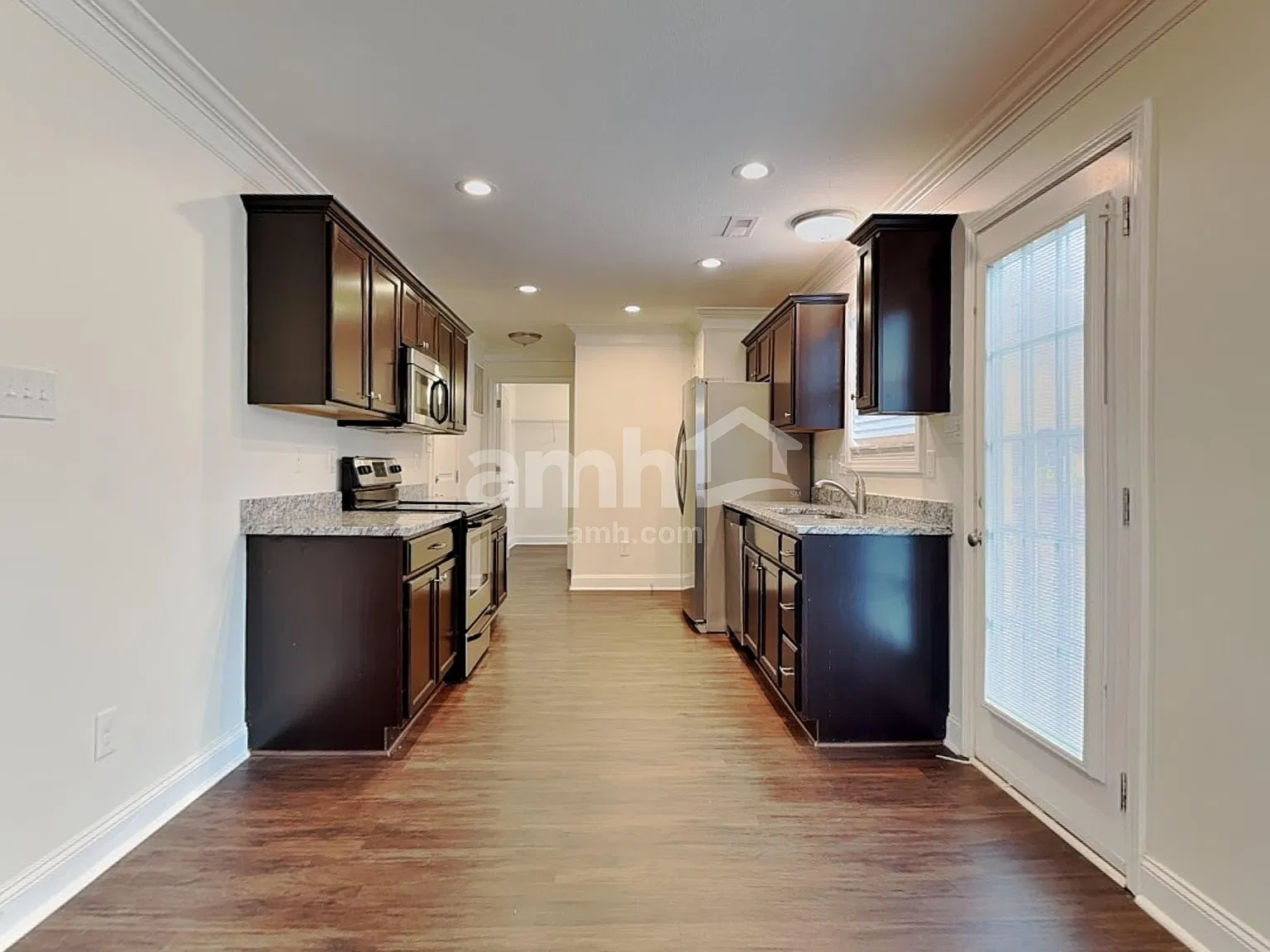 3 bed, 2.5 bath, 1922 sqft, $2,595 — Photo 3