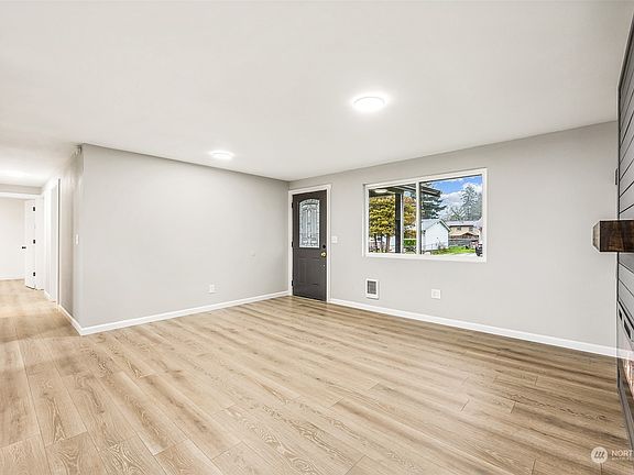 5th image of 17022 6th Avenue Ct E