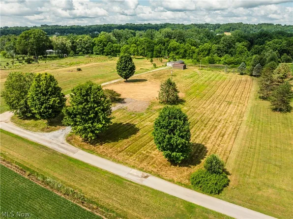 Blake Rd, Wadsworth, OH 44281