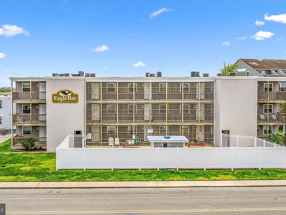 1st image of 507 Robin Dr Unit 304