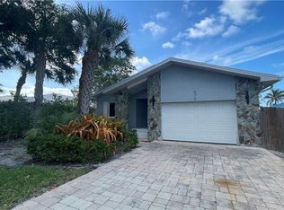 570 100th Ave N, Naples, FL 34108