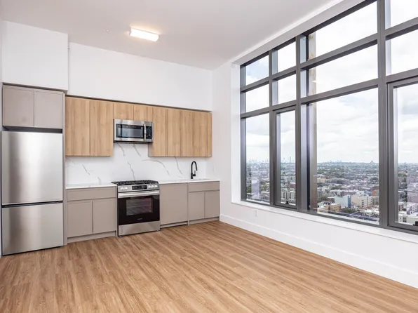 2230 Cropsey Avenue image 5 of 66