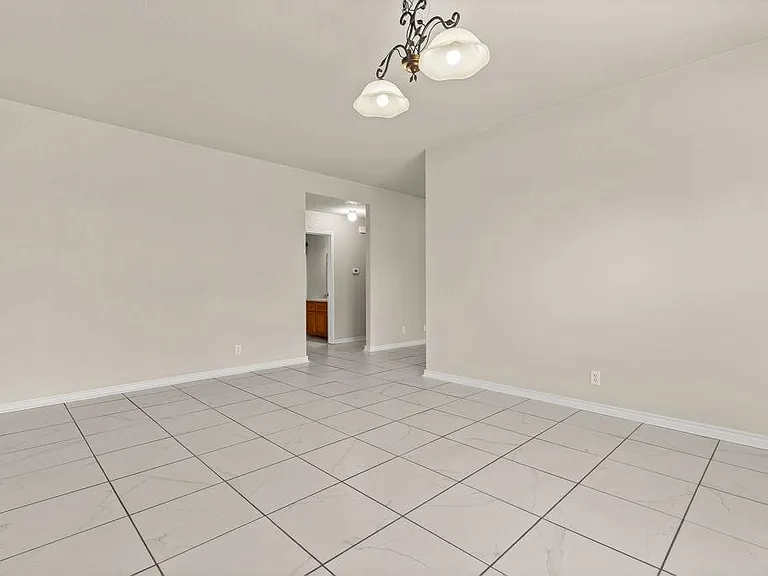 4703 Stonehaven Dr — Photo 14