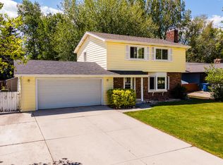 2040 Colonial Dr, Sheridan, WY 82801