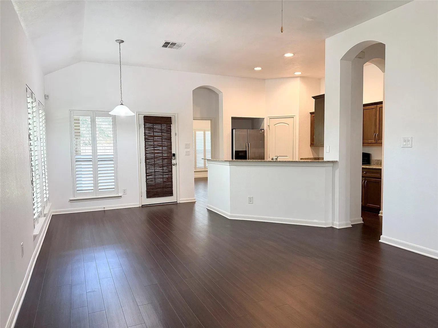 3 bed, 2.0 bath, 1381 sqft, $1,950 — Photo 2