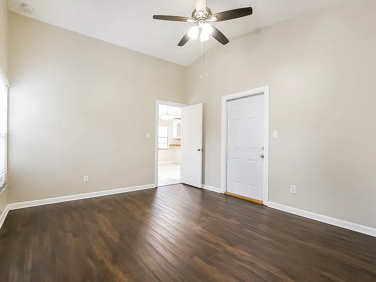 1409 Bridlebrook Dr — Photo 10