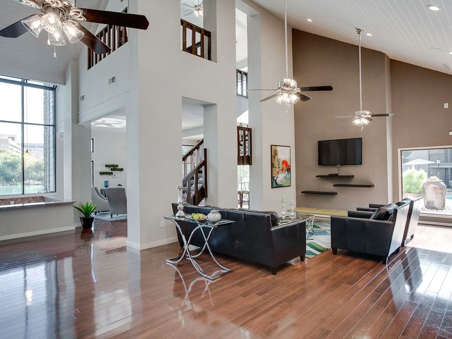 Lakeside Apartments — Photo 4