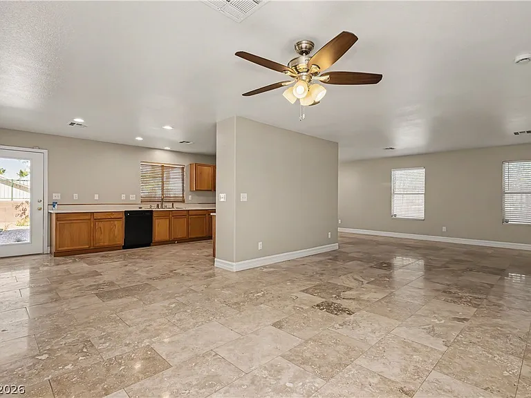 1208 Swanbrooke Dr — Photo 11