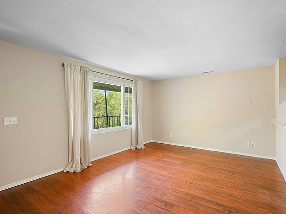 5th image of 3807 W Victory Blvd APT B