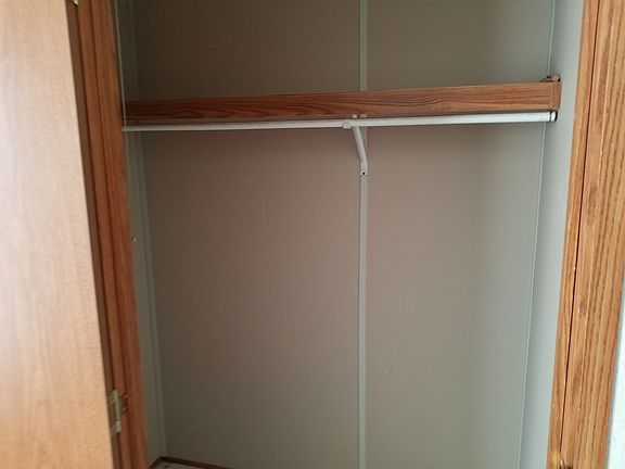 3rd room walkin closet.