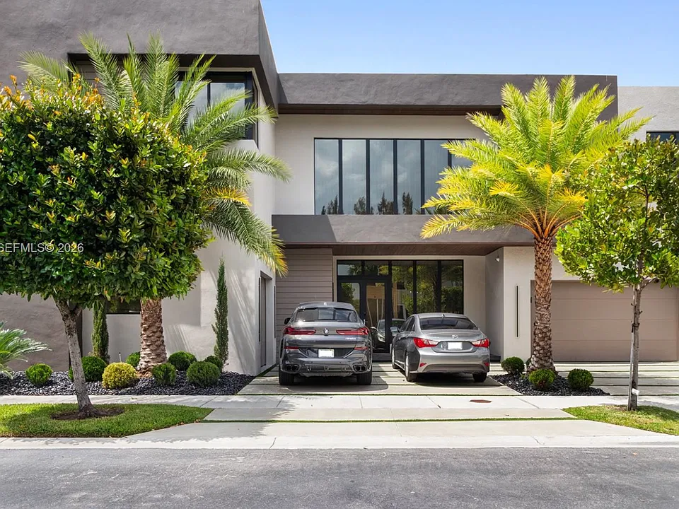 10261 NW 74th Ter