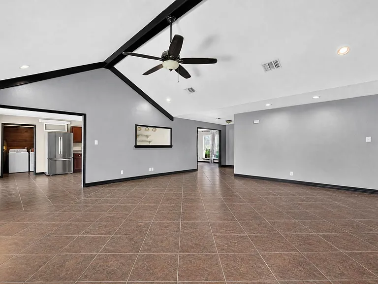 135 County Road 4519 — Photo 8