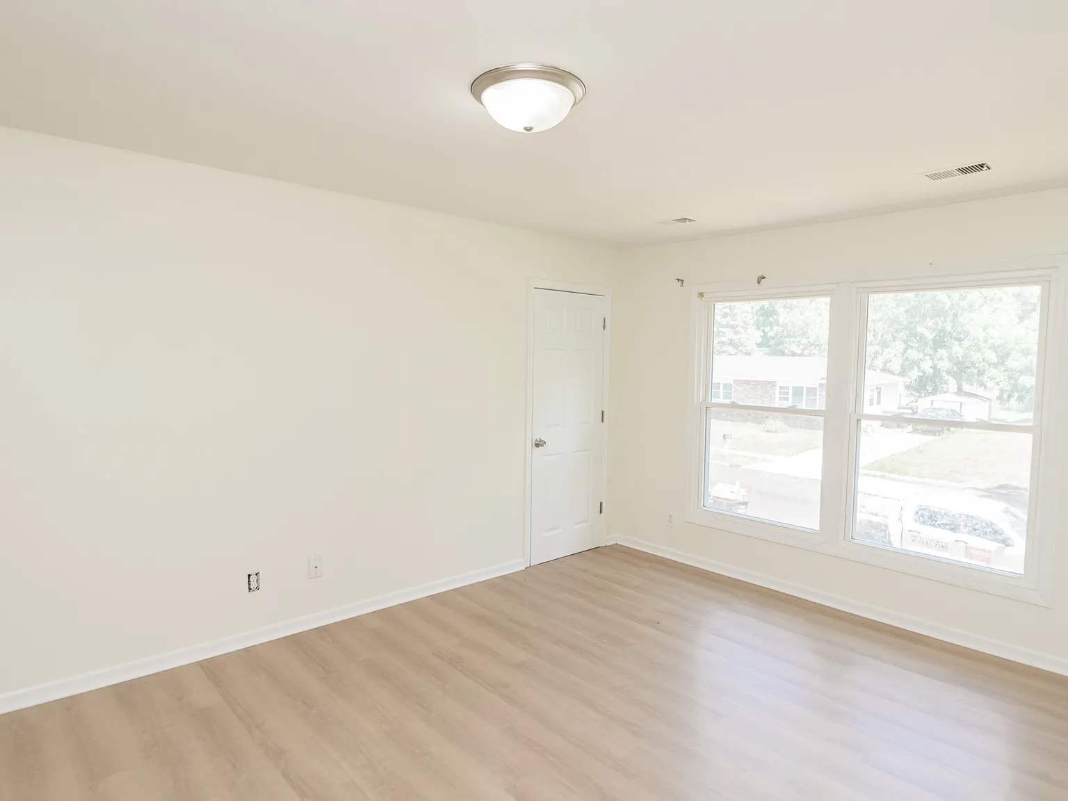 2 bed, 890 sqft, $1,245 — Photo 3