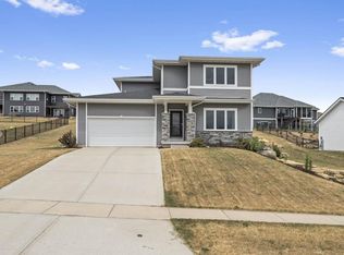 1824 Three Wood Dr, Mount Horeb, WI 53572