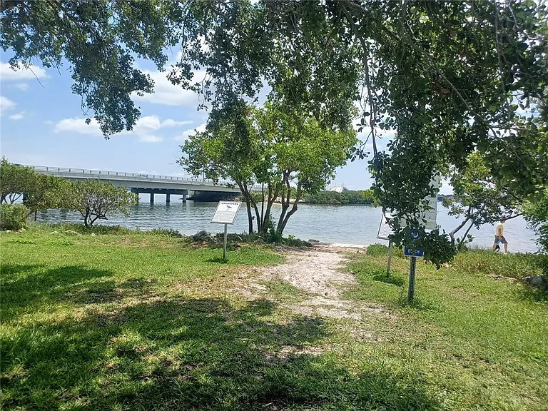 120 Causeway Blvd — Photo 21