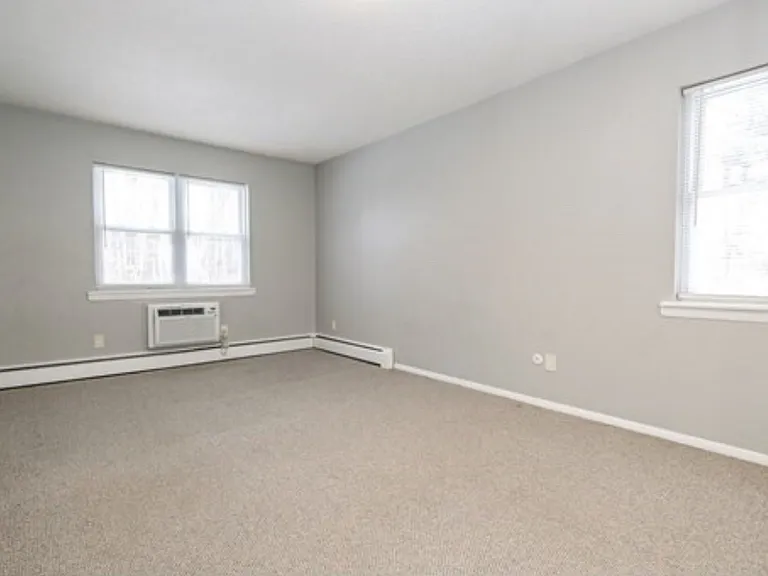 261 Regency Park Dr — Photo 15